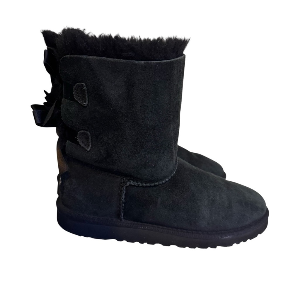 UGG Bailey Satin Bow II Boots Black
Suede Sheepskin Fur - Picture 3 of 14